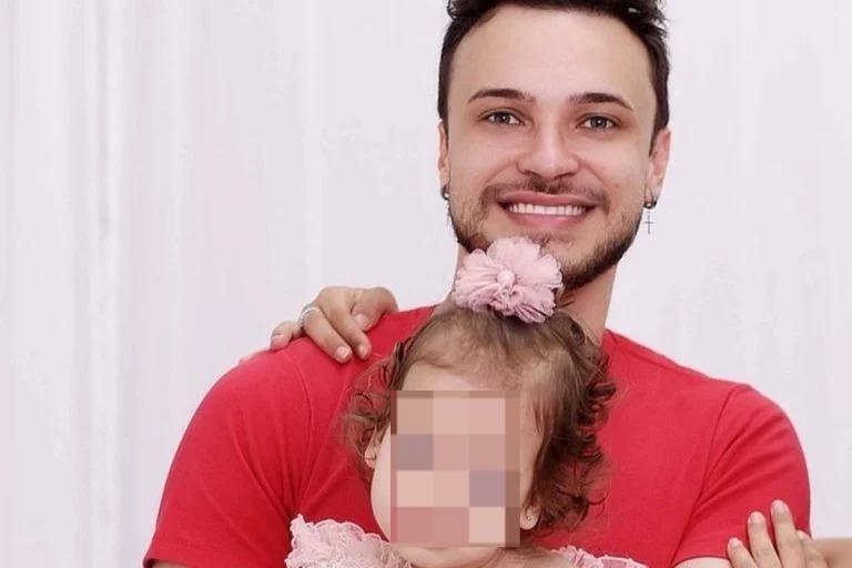 Vaza áudio em que influencer debocha de filha deficiente, diz querer abandoná-la e admite desvio de doações