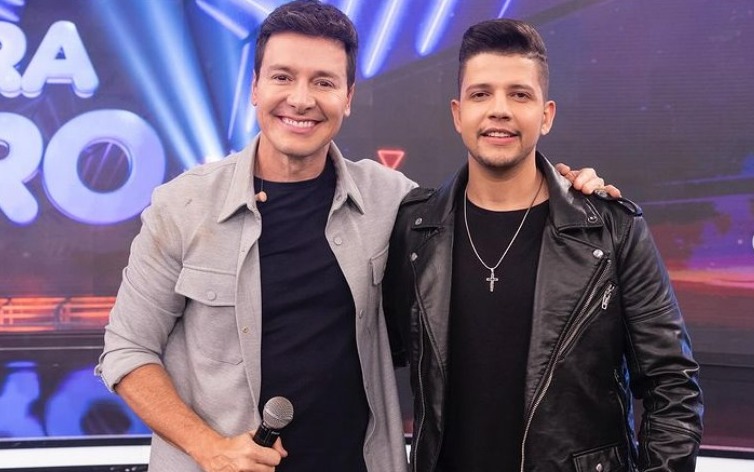 Nadson, o Ferinha, agita o palco do “Hora do Faro” 