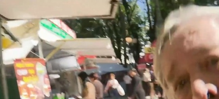 Idoso revoltado invade transmissão ao vivo e xinga a TV Globo