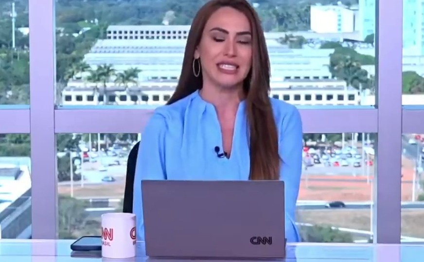 Âncora da CNN Brasil encerra telejornal aos prantos