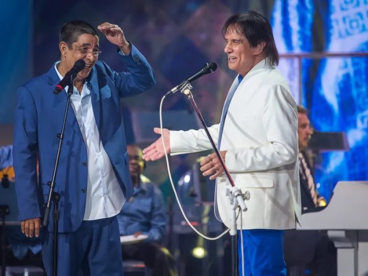 Zeca Pagodinho ensaia com Roberto Carlos para programa da TV Globo