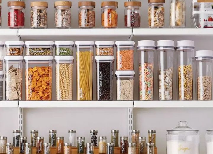 Organizar espaços como dispensa, garagem e depósitos pode ser mais fácil do que você imagina