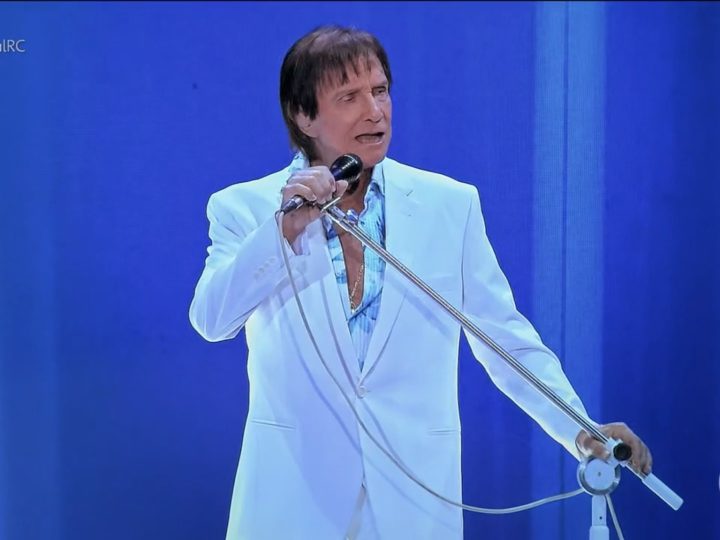 Após 50 anos, TV Globo demite Roberto Carlos e define substituto