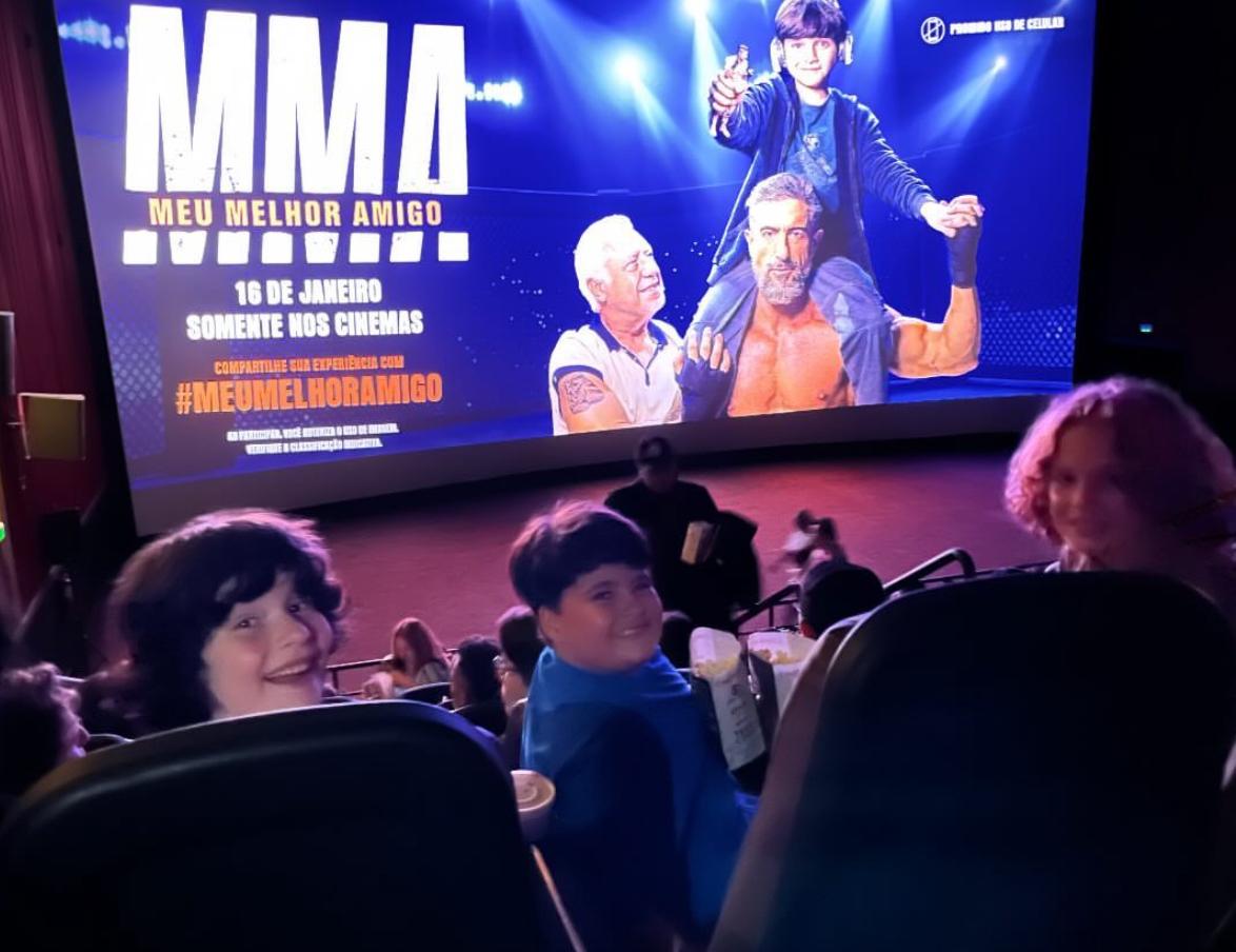 Gabriel Avellar prestigia Gui Tavares na pré-estreia do filme “MMA – Meu Melhor Amigo”
