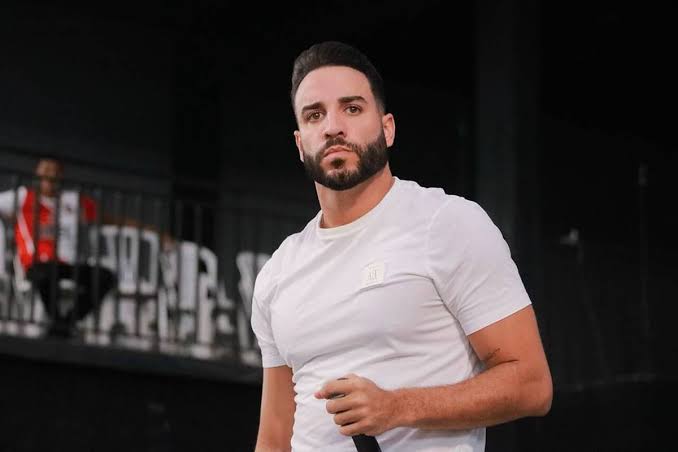 Leonardo Sale fala sobre sucesso em 2024 e rebate crítica: “Só porque postei algumas fotos?”