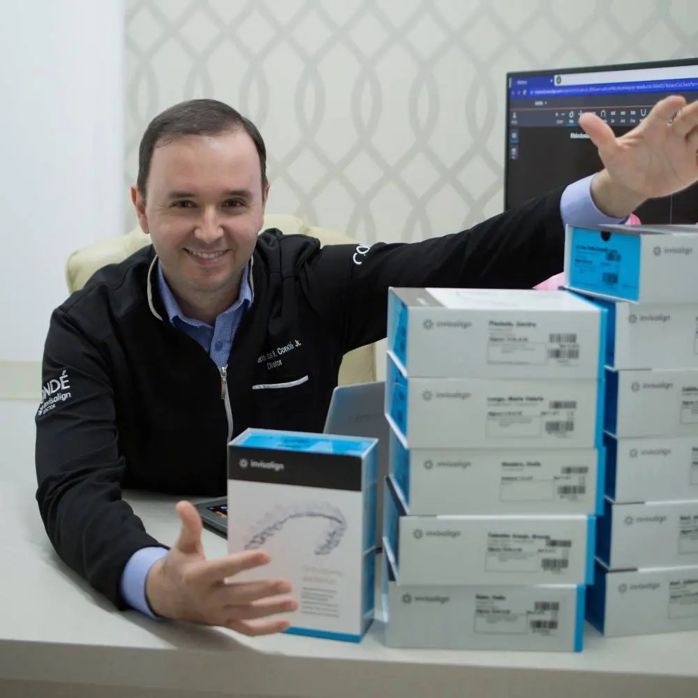 Transforme o seu sorriso com alinhadores invisíveis – Invisalign – Dr. Alberto Condé