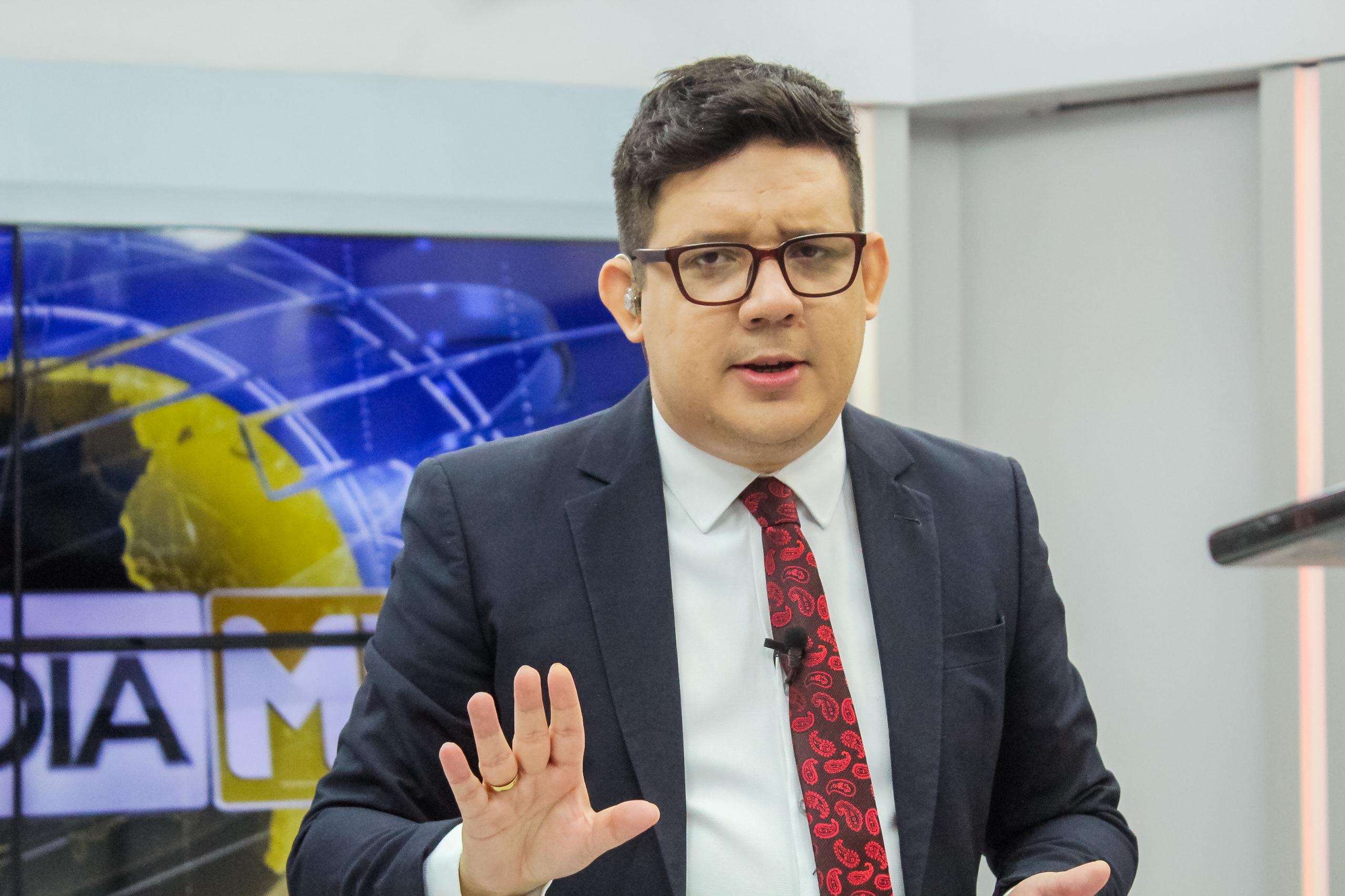 Jornalista do SBT descumpre regras do Ibope e divulga Real Time nas redes sociais