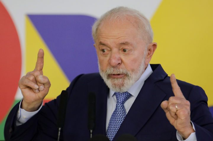 Lula chora e revela que escapou da morte “por um milagre”