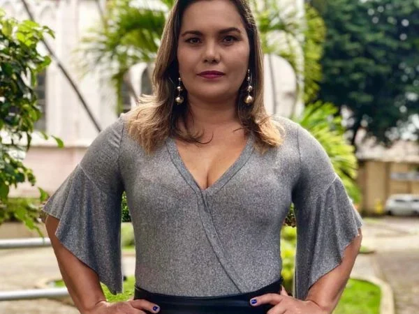 Carla Araujo aceita convite de rádio e volta ao jornalismo diário