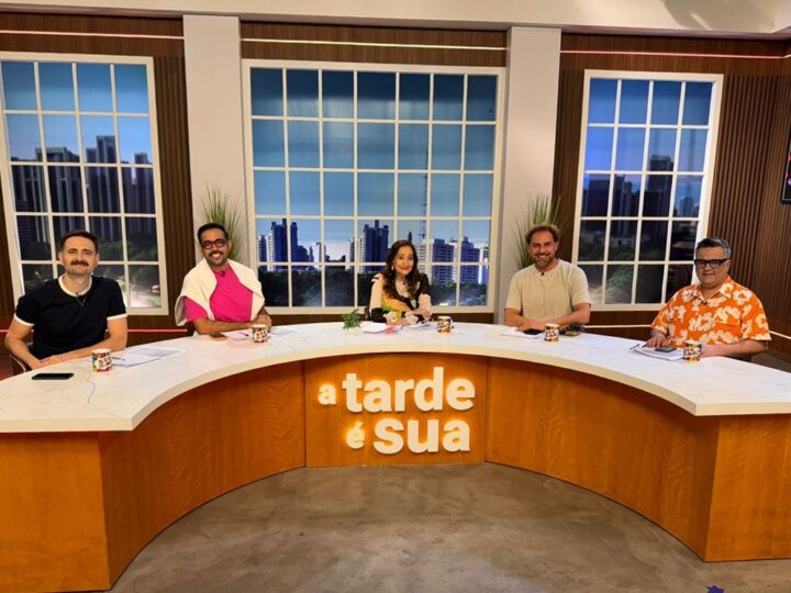 “A Tarde é Sua” retorna ao vivo com cenário renovado na RedeTV!