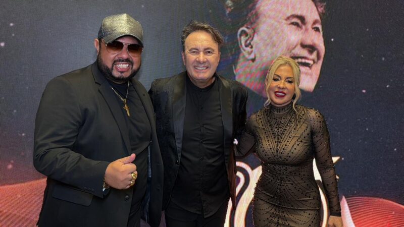 Moysés Rico divide o palco com grandes nomes do sertanejo no aniversário de 70 anos do cantor Paraná