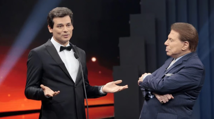 Celso Portiolli mostra o último áudio que recebeu de Silvio Santos no WhatsApp