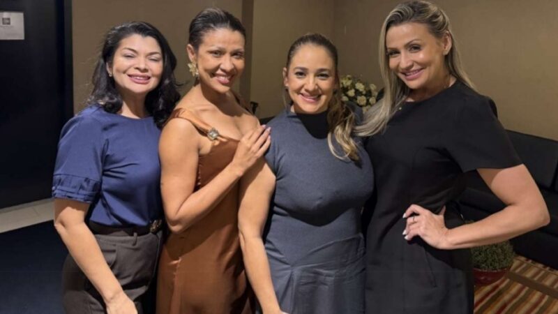 Juliana Gomide promove reunião de beleza da Mary Kay em Goiânia