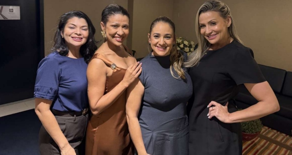 Juliana Gomide promove reunião de beleza da Mary Kay em Goiânia