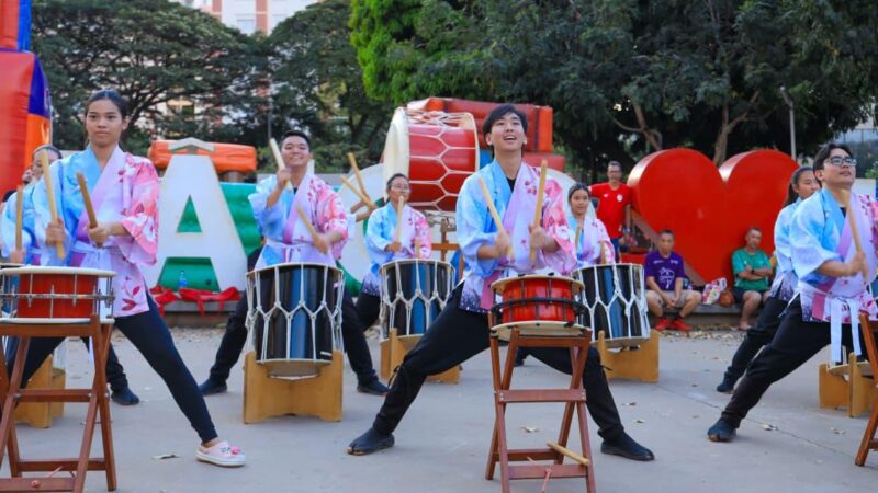 Ação de divulgação do “BON ODORI” na Praça do Sol, em Goiânia