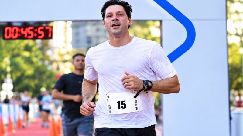 Daniel Vilela participa de corrida de rua organizada por apoiadores e reforça ligação com o esporte
