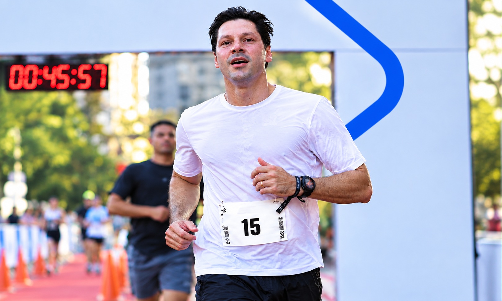 Daniel Vilela participa de corrida de rua organizada por apoiadores e reforça ligação com o esporte