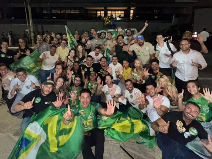 Apoiadores tomam conta da porta da TV Anhanguera durante debate pelo Governo de Goiás