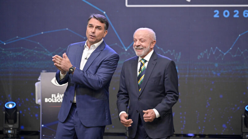 Debate na Band entre Flávio Bolsonaro e Lula bate recorde de 20 anos e conquista liderança na TV aberta