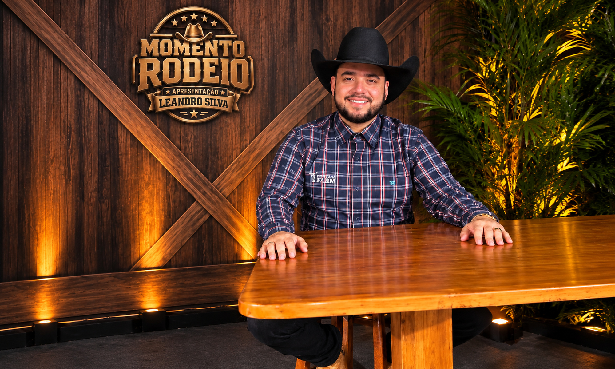 Das arenas para a televisão: Leandro Silva conquista espaço como apresentador do programa “Momento Rodeio”